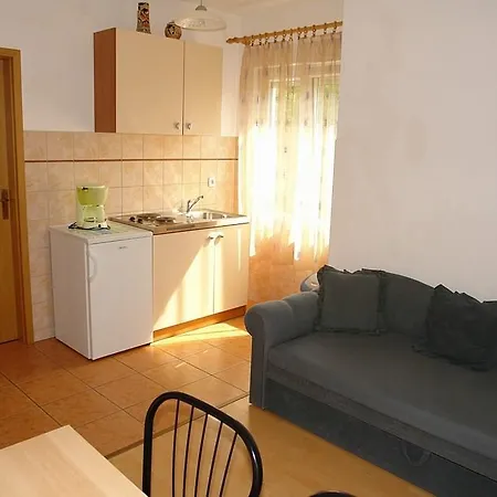 Crikvenica, Vinodol 5 *